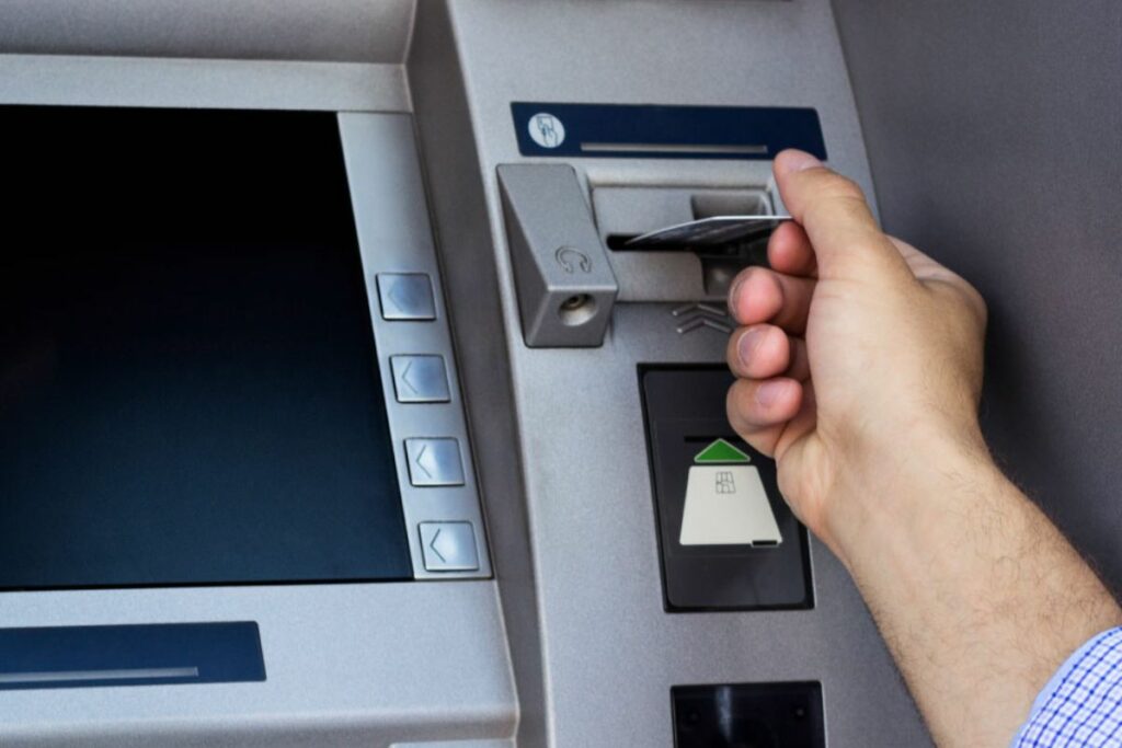 Los bancos privados de Ecuador trabajarán con normalidad el Jueves Santo.