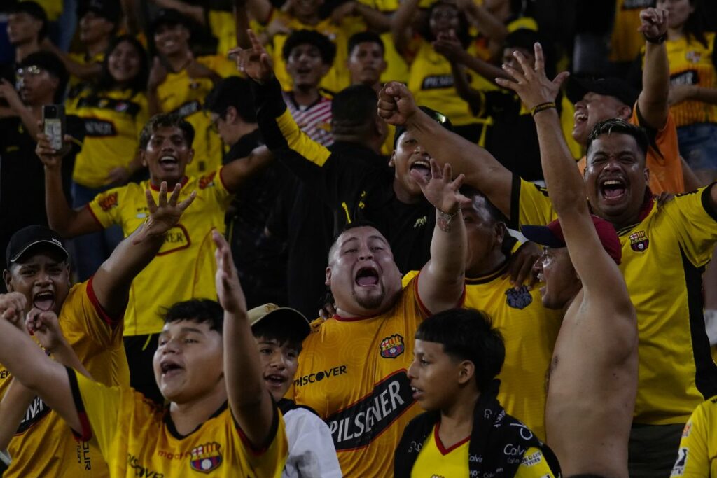 Hinchas de Barcelona SC en el Estadio Monumental de Guayaquil.