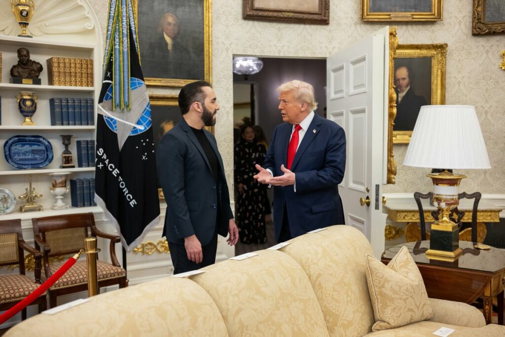 Los presidentes de EE.UU. y El Salvador, Donald Trump y Nayib Bukele, se reunieron en Washington, en una fotografía de archivo.