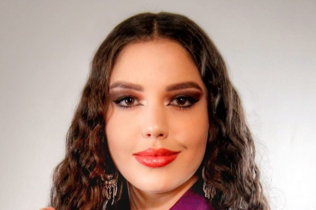 Camila León, asambleísta electa de ADN, fue denunciada por Manuel Pérez, ante el TCE.