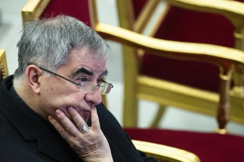 El cardenal Angelo Becciu es uno de los dilemas a puertas del Cónclave. Foto: EFE