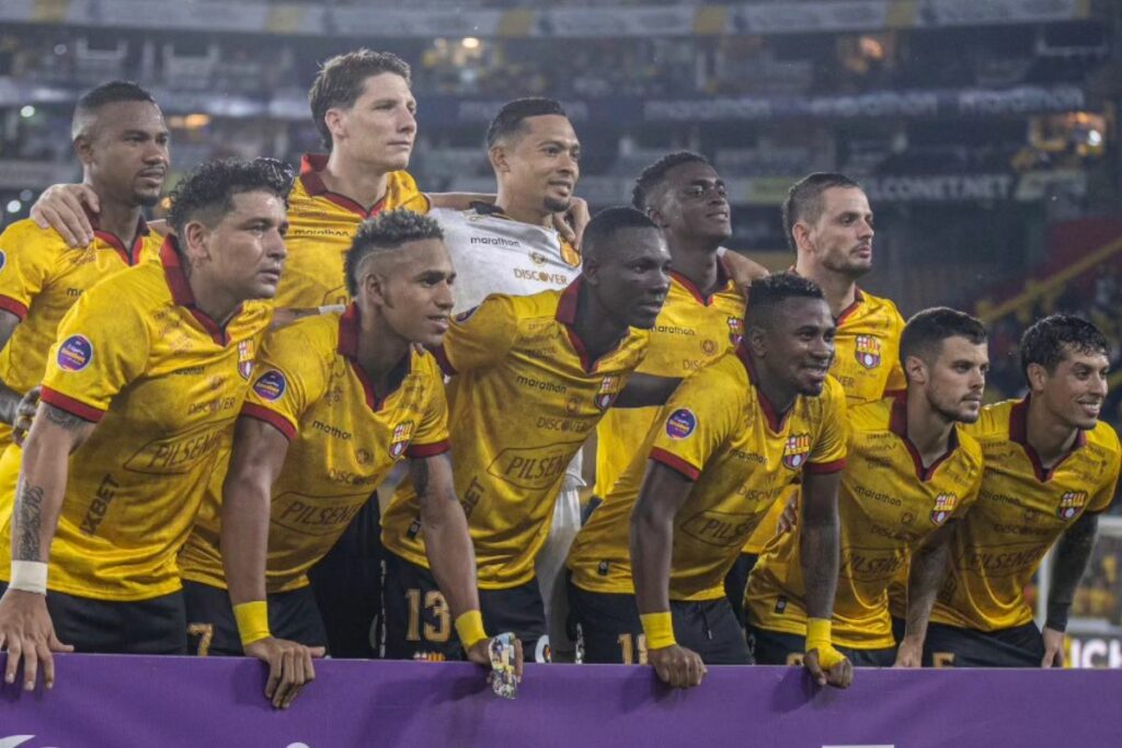 Plantel de Barcelona SC en la previa a un partido de la Liga Pro 2025.