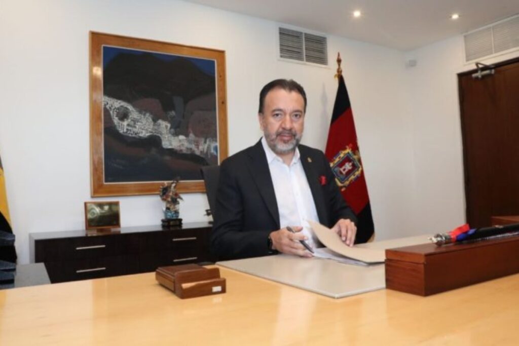 El CNE dio paso a la recolección de firmas para la revocatoria del mandato contra Pabel Muñoz, alcalde de Quito.