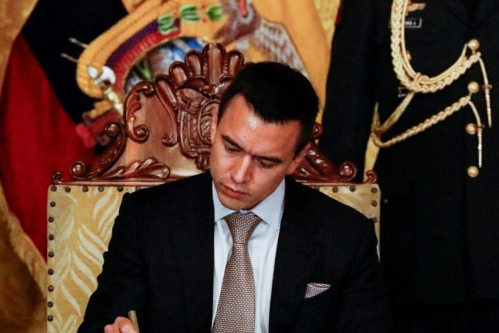 Daniel Noboa firmó los decretos ejecutivos de cambios en el gabinente este miércoles.