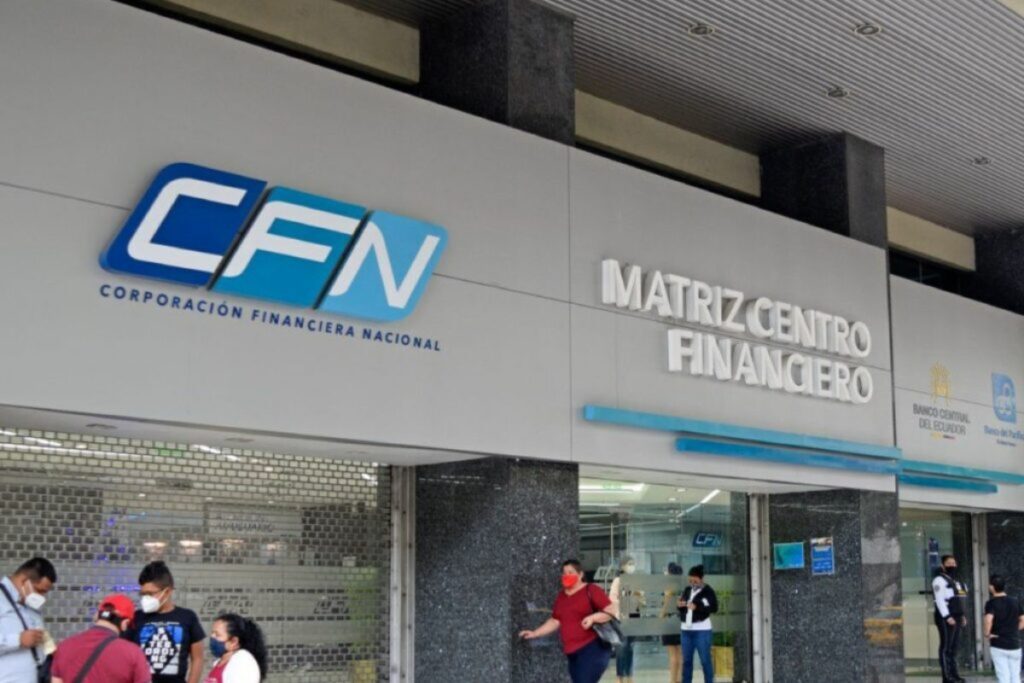 El presidente firmó un decreto ejecutivo sobre la CFN y las deudas.