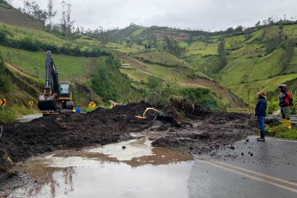 Los derrumbes en varios puntos de Sigchos fueron causados por las intensas lluvias que cayeron en el sector
