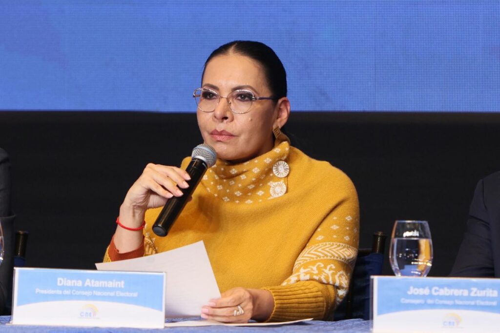 Diana Atamaint, presidenta del Consejo Nacional Electoral, dio su informe sobre las elecciones de la segunda vuelta, tras el cierre de la jornada electoral.