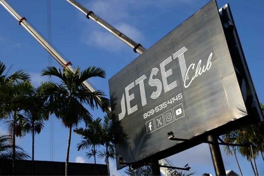 El techo de la discoteca Jet Set se desplomó este martes, causando la muerte de al menos 221 personas