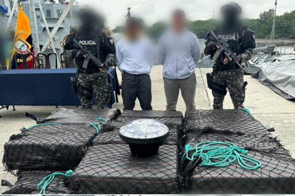 La Policía Nacional ejecutó los operativos Fénix 127 y Fénix 128, que lograron la captura en alta mar de dos embarcaciones con droga. Cortesía: Policía Nacional