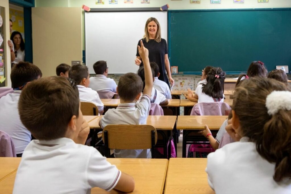 Las vacantes están disponibles para docentes que tengan títulos de tercer nivel en adelante