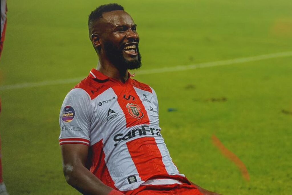 Édison Carcelén celebra el gol que le marcó a Emelec con Técnico Universitario en el Capwell en la Liga Pro.