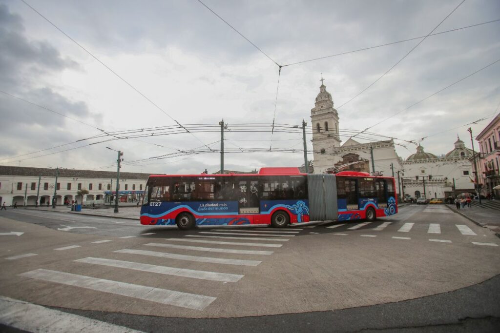 La compra de los 60 trolebuses eléctricos será examinada por la Contraloría.