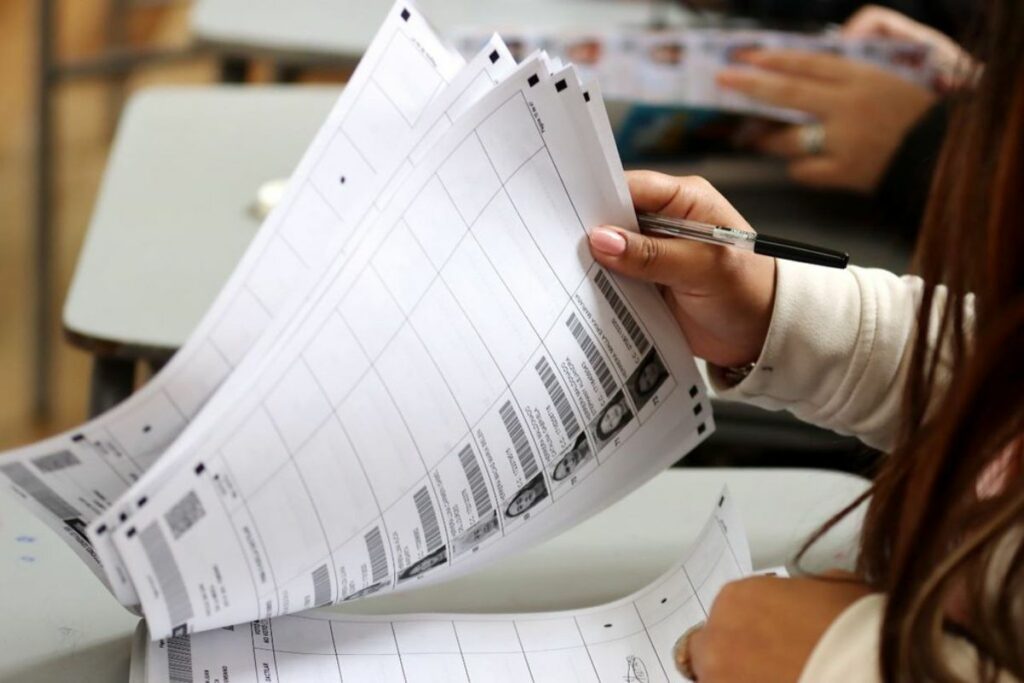 El proceso de escrutinio de la segunda vuelta en Ecuador avanza.