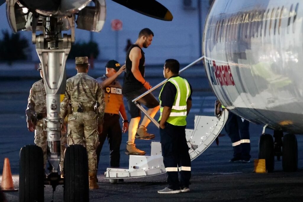 El registro obligatorio aplica para todos los migrantes que estén en Estados Unidos por 30 días o más