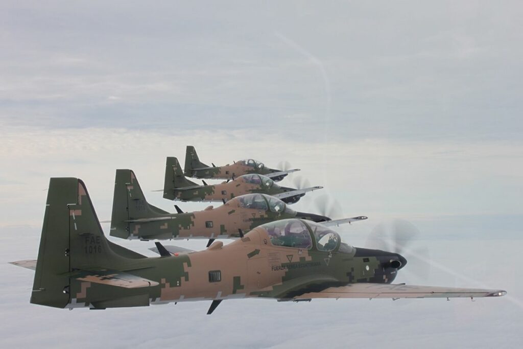 Los sobrevuelos de la FAE se realizaron con Super Tucanos A-19
