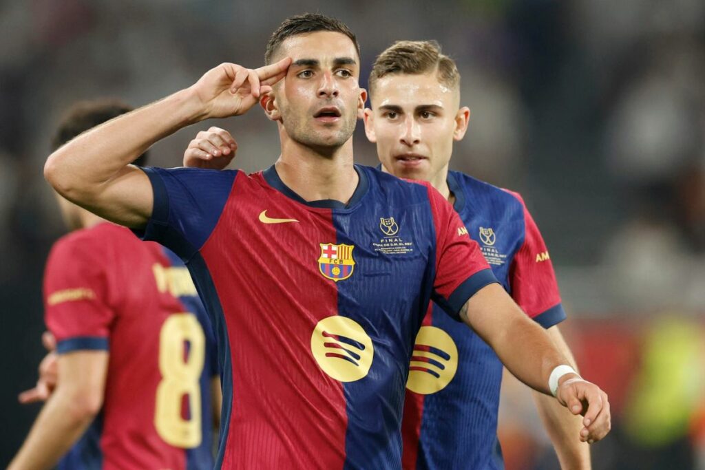 Ferrán Torres celebra el segundo gol del equipo blaugrana durante el encuentro correspondiente a la final de la Copa del Rey disputado entre el Real Madrid y el FC Barcelona en el estadio de La Cartuja, en Sevilla.
