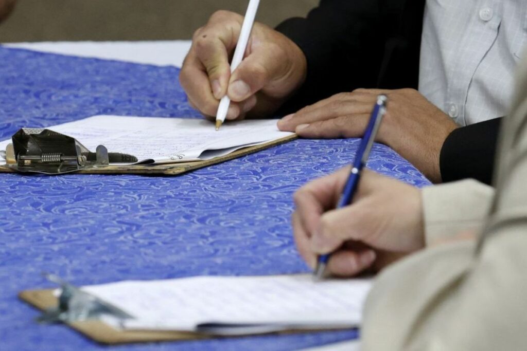 El Consejo Nacional Electoral capacitó a los voluntarios que recogerán las firmas para la revocatoria de mandato de Pabel Muñoz.