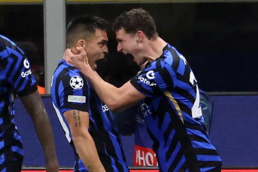 Lautaro Martínez (i) y Benjamin Pavard anotaron los goles del Inter ante el Bayern en San Siro.