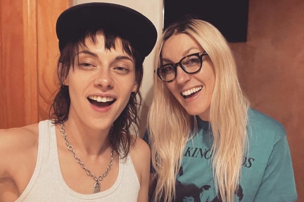 Kristen Stewart junto a su pareja.