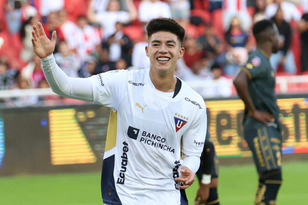 Gabriel Villamil, jugador de Liga de Quito en el Estadio Rodrigo Paz en un partido de la Liga Pro.