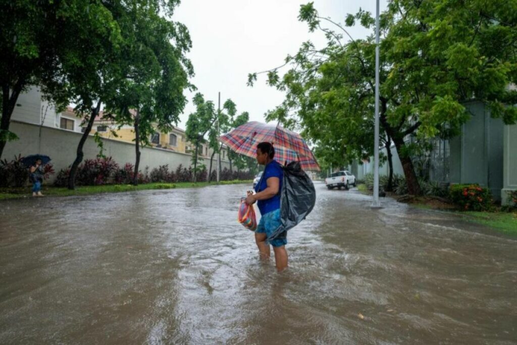 Sube a 42 el número de fallecidos por las lluvias en Ecuador - El Comercio