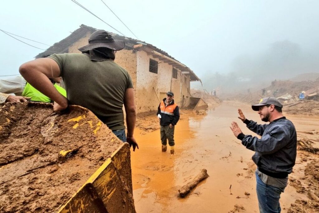 Deslizamiento de tierra en el cantón Paltas, en Loja