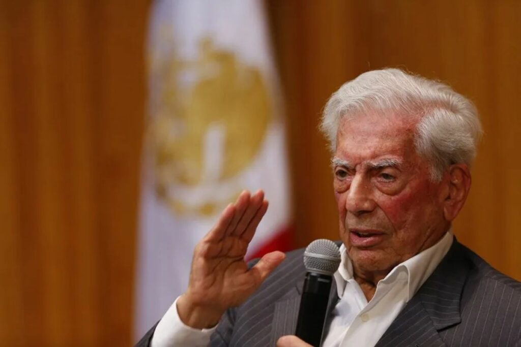 El escritor peruano, Mario Vargas Llosa, en una fotografía de archivo.