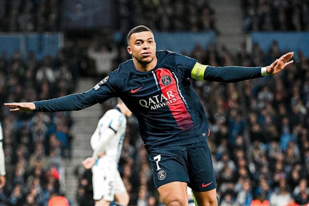 Kylian Mbappé celebra un gol marcado en su etapa de jugador del PSG.