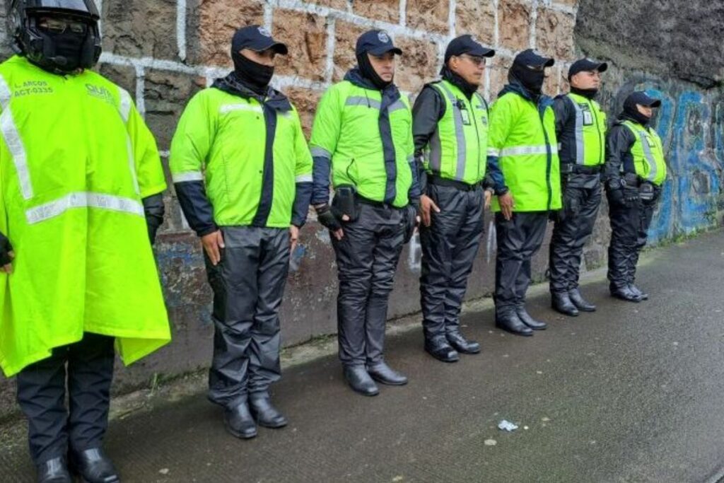 12 agentes civiles de tránsito acompañan a los servidores que participarán en el megasimulacro, en Quito.