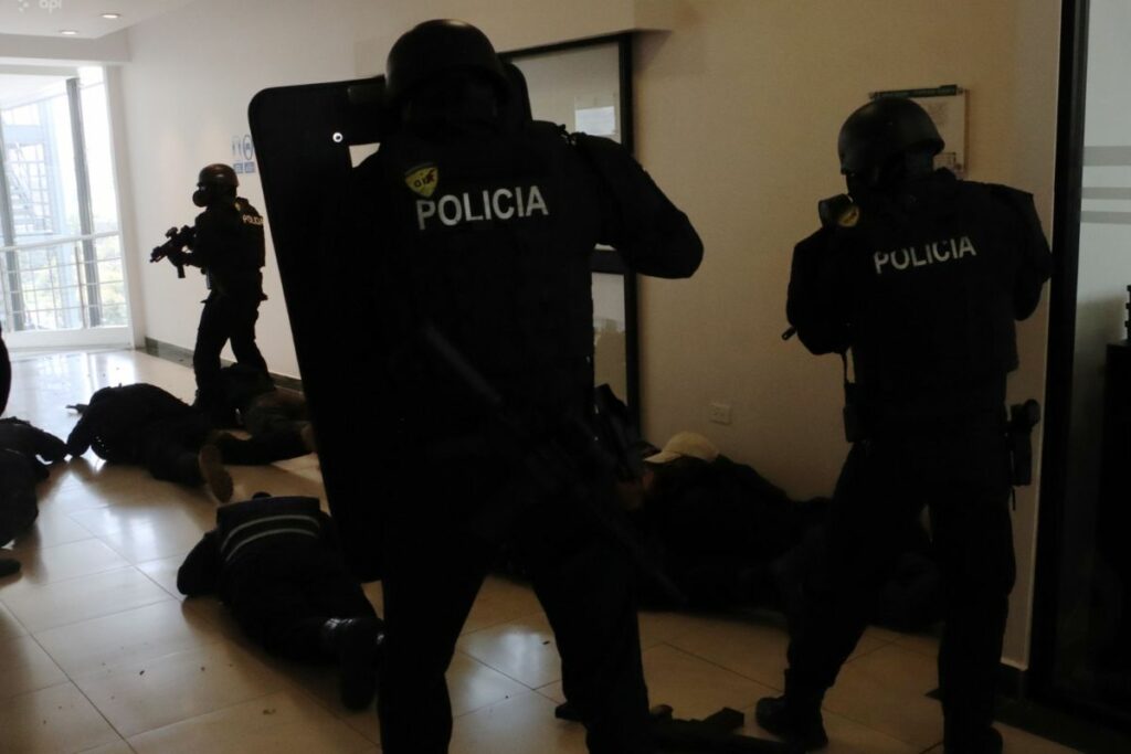 El Megasimualcro de Quito,denominado multiamenazas, tuvo la intervención de varias instituciones del Estado en la zona de la Asamblea Nacional y la Contraloría.