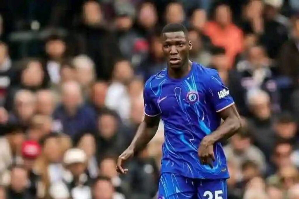 Moisés Caicedo con el Chelsea en un partido de la Premier League de la temporada 2024-25.