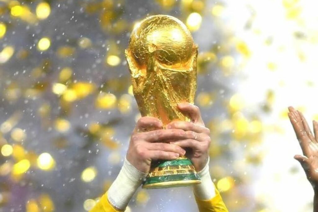 Trofeo de la Copa del Mundo de la FIFA que se le entrega al país que se proclama campeón.