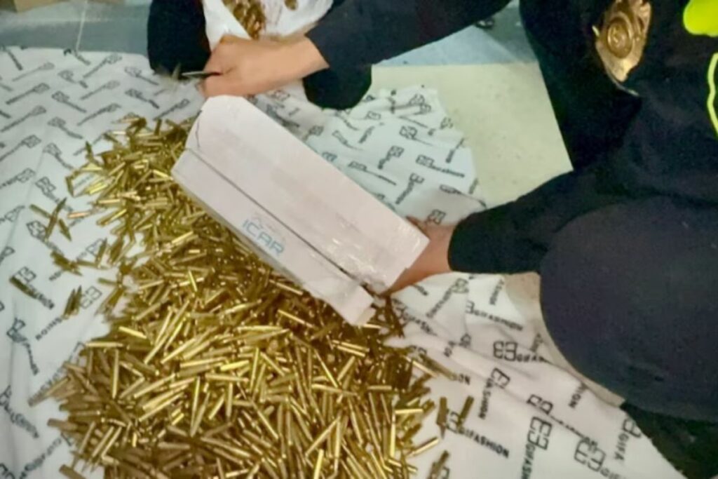 En un operativo de control en Popayán, la Policía Metropolitana logró la captura de cuatro mujeres que transportaban un cargamento de 4 070 cartuchos.