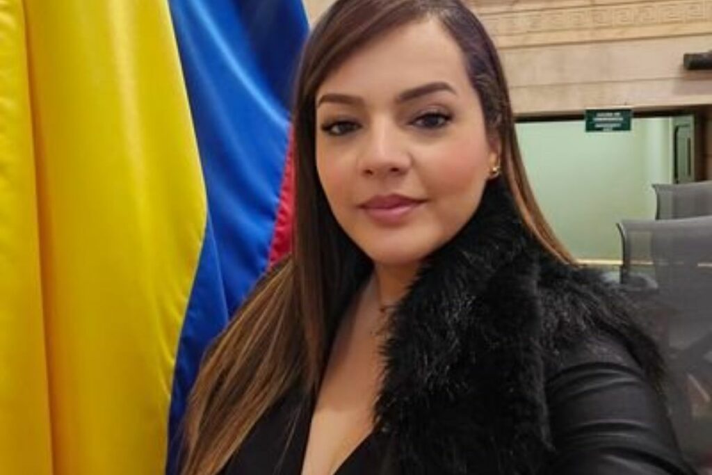 La observadora y senadora Colombiana, Luz Pastrana, criticó a Petro por sus declaraciones sobre los resultados electorales en Ecuador.