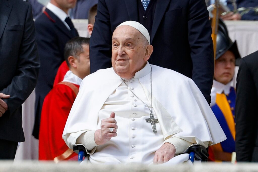 Papa Francisco al término de la misa del Domingo de Ramos.
