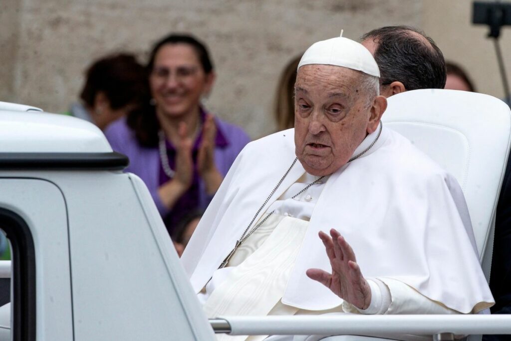 Este domingo 21 de abril hizo su último recorrido en papamóvil en la Plaza San Pedro.