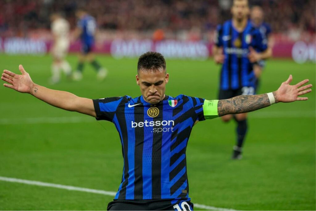 Lautaro Martínez festeja un gol en la Champions League en el partido Bayern Múnich vs. Inter de Milán.