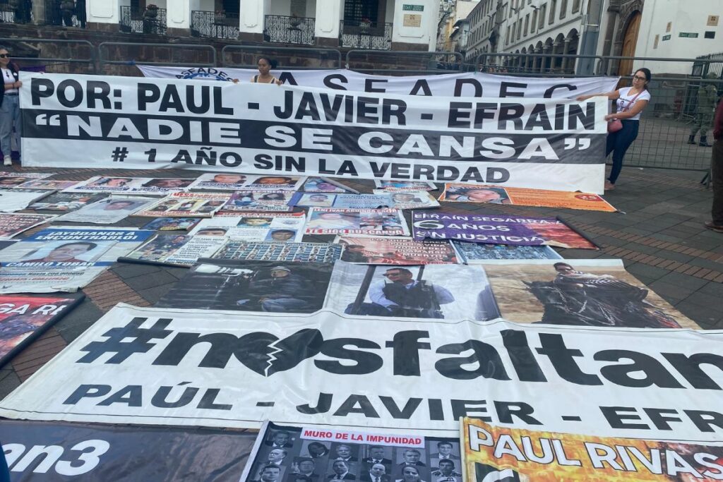 El colectivo Nos Faltan 3 realizó un plantón en 2024 para exigir la verdad.