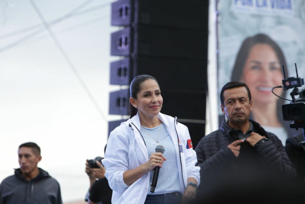 Luisa González cerró su campaña en el sur de Quito.