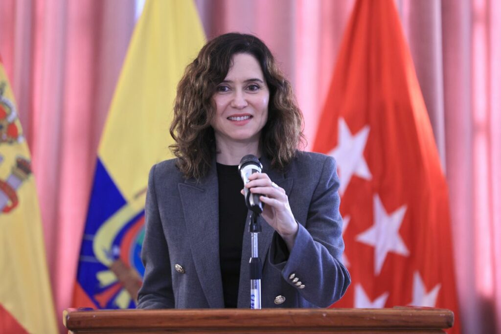 La presidenta de la Comunidad de Madrid, Isabel Díaz Ayuso, habla durante un evento este miércoles, en Quito.