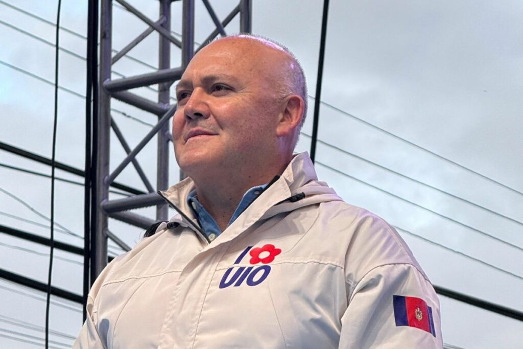 Diego Borja, binomio de Luisa González.