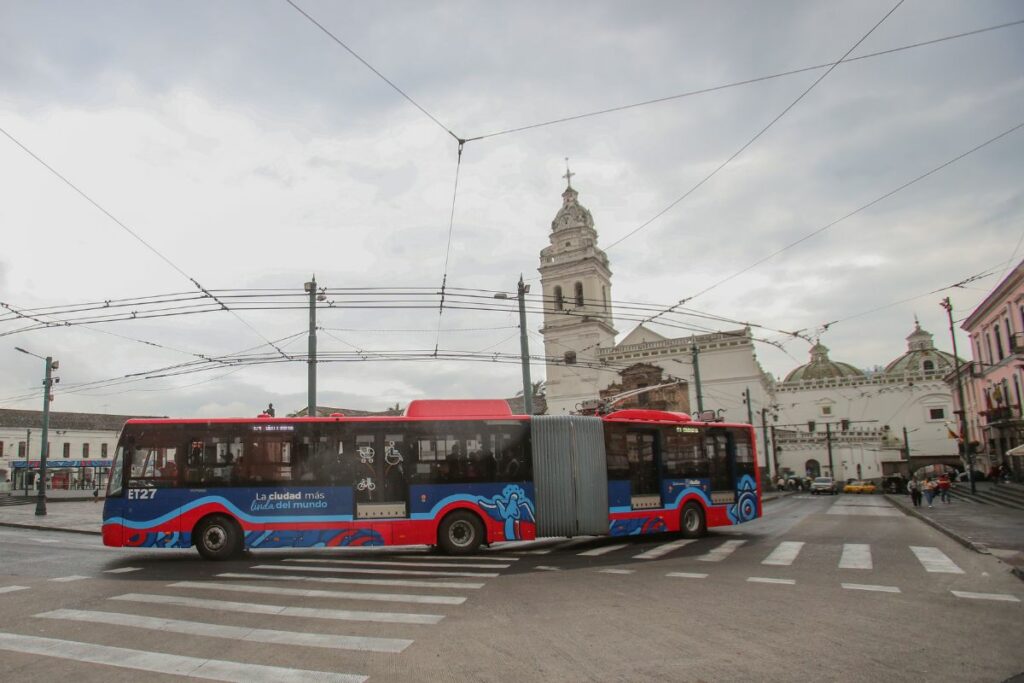 Las nuevas unidades de los Trolebuses ya circulan en Quito.