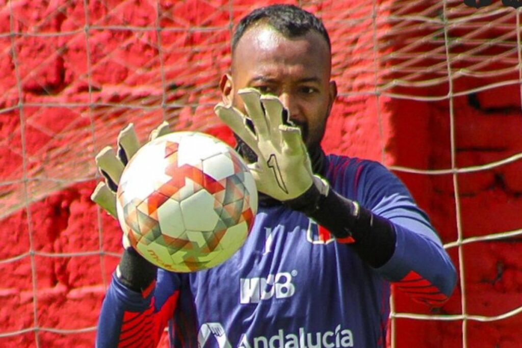 Deportivo Quito recibirá al Quito Corazón en el inicio de la Segunda Categoría de Pichincha. En la foto el arquero de los chullas Darío Lajones.