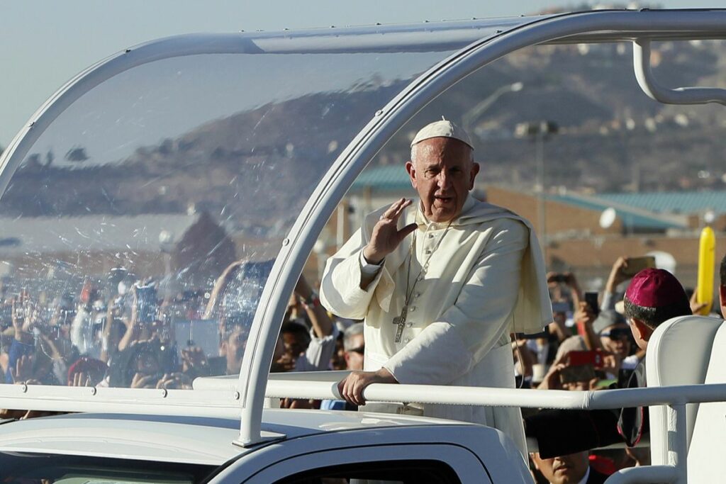 El papa Francisco saludó a sus fieles en México, el 17 de febrero de 2016.