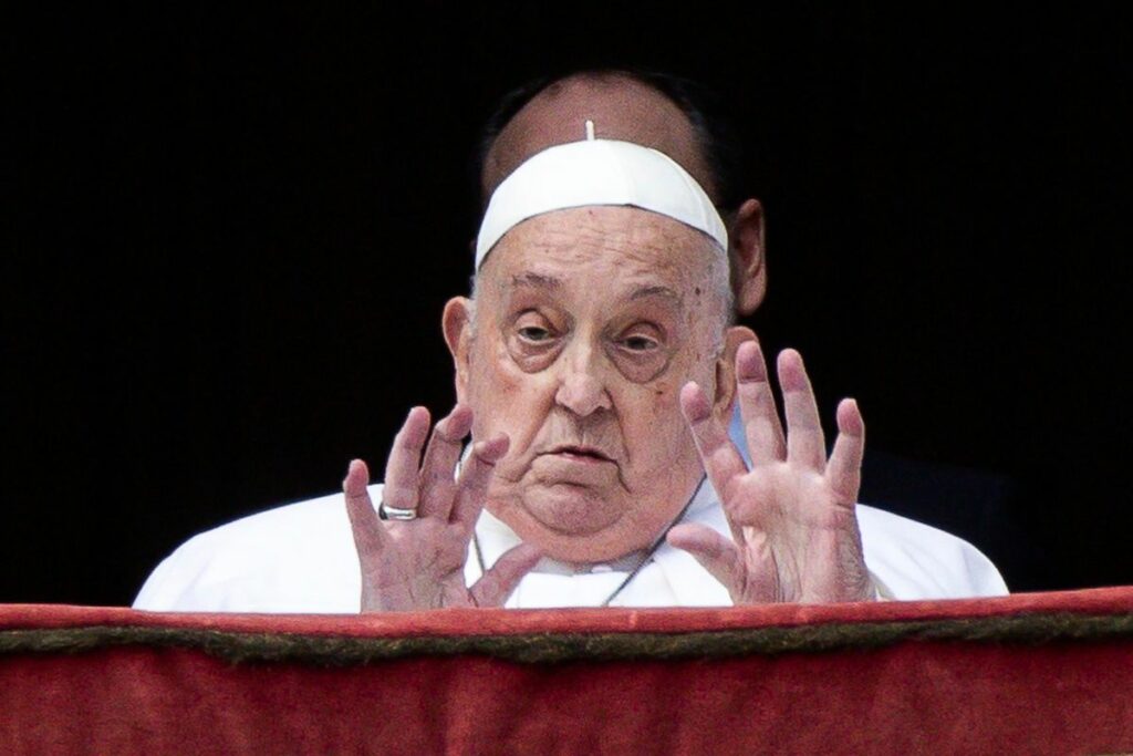 El papa Francisco, el domingo 20 de abril, en la Plaza de San Pedro.