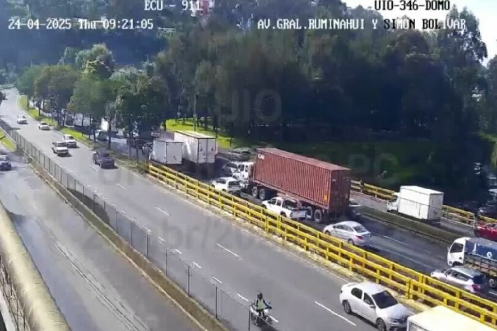 Cámaras del ECU911 constataron la alta carga vehicular.
