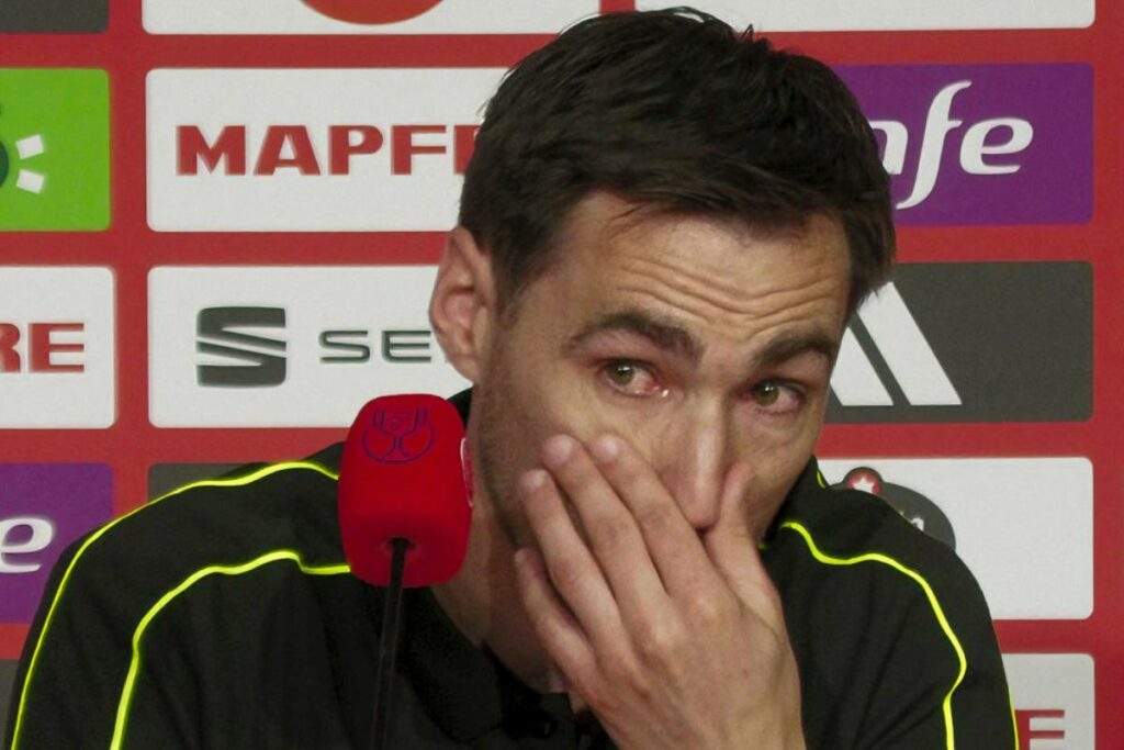 El árbitro Ricardo de Burgos Bengoetxea en una rueda de prensa. El árbitro vasco dirigirá la final de la Copa del Rey entre el Real Madrid y Barcelona SC.