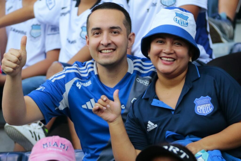 Hinchas del 'Bombillo' en el estadio George Capwell. Emelec cumple 96 años el 28 de abril del 2025.