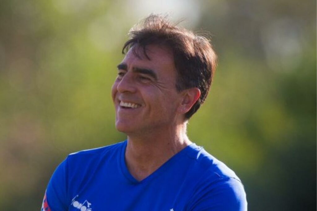 Gustavo Quinteros, director técnico con pasado en Ecuador que tiene opciones de dirigir a Boca Juniors tras la salida de Fernando Gago.