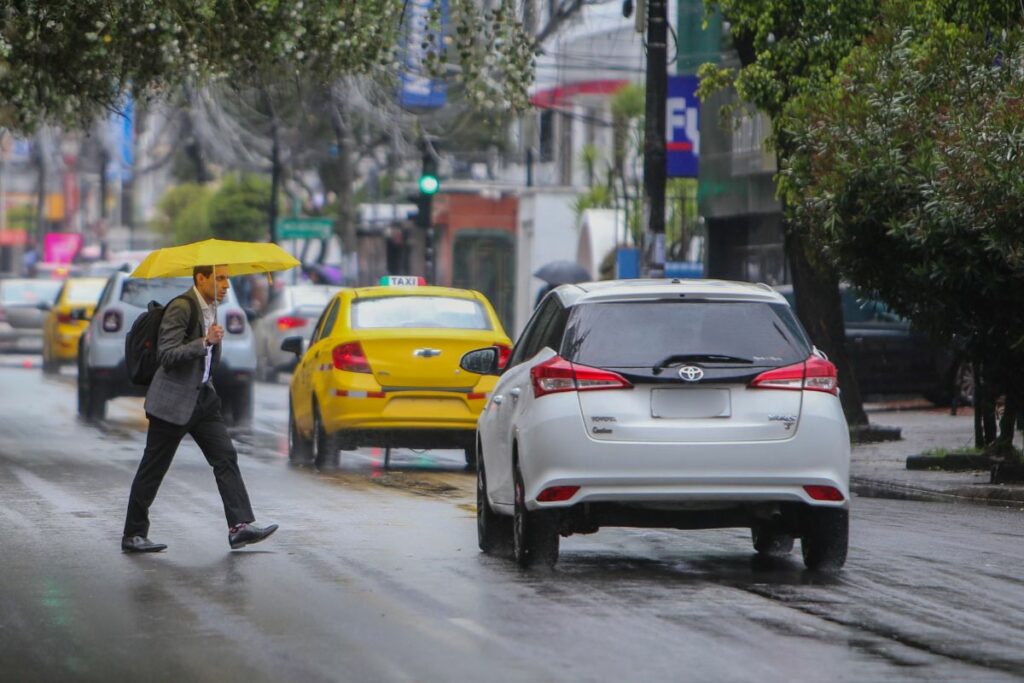 En esta temporada, es indispensable llevar un paraguas en Quito.